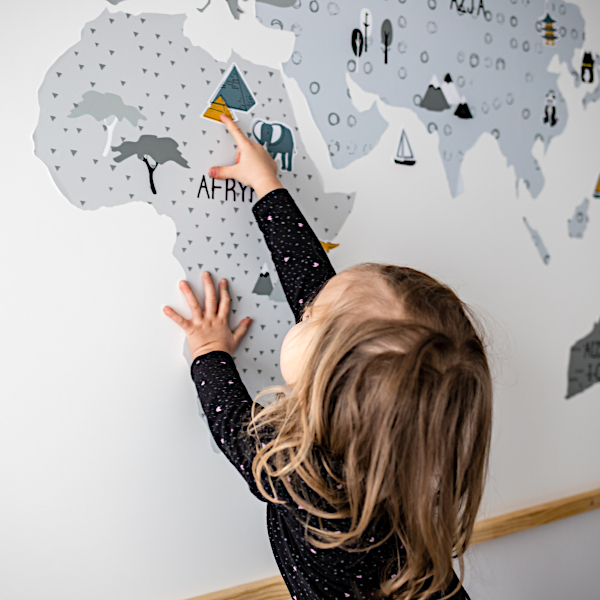 naklejka do pokoju dziecka - mapa świata szara 